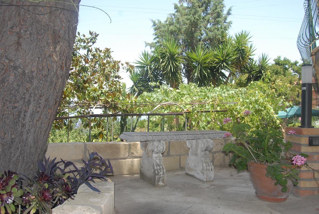B&B Villa Zia Febronia Patti Extérieur photo