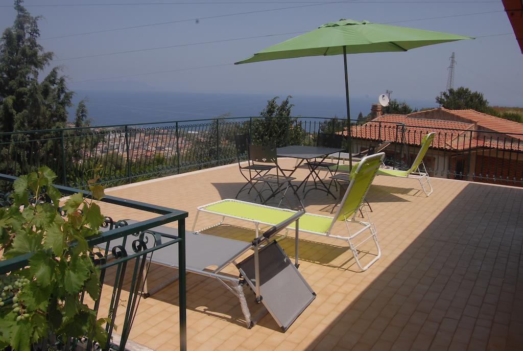 B&B Villa Zia Febronia Patti Extérieur photo