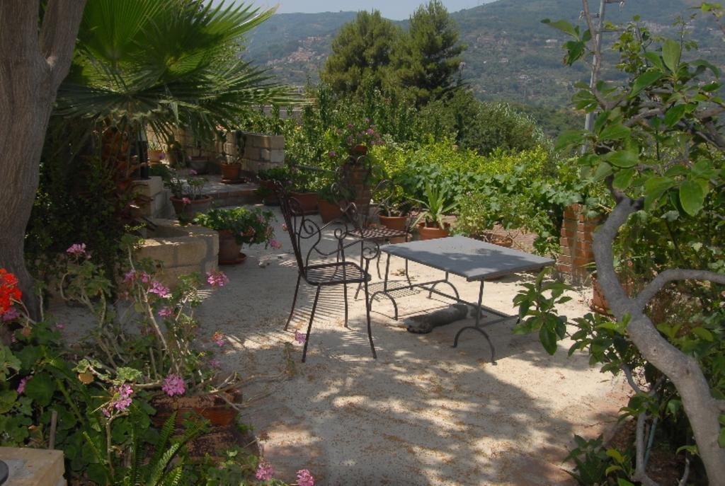 B&B Villa Zia Febronia Patti Extérieur photo