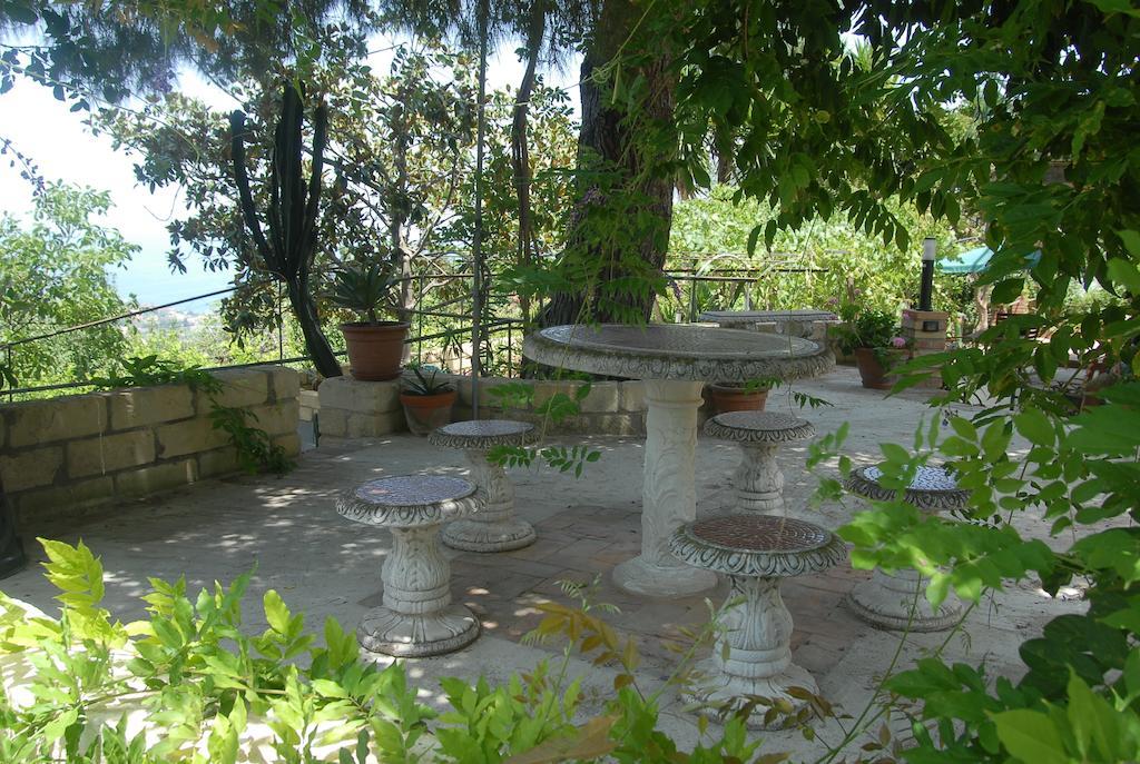 B&B Villa Zia Febronia Patti Extérieur photo